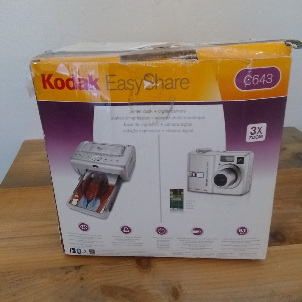 Kodak Easy Share C643 Printer Dock & Digital Camera Bundle